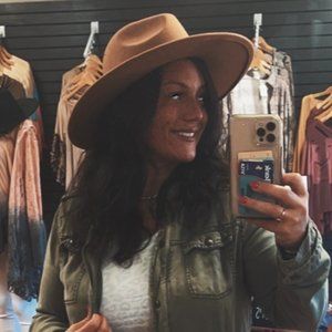 Meet your Posher, Amy